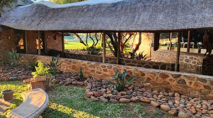 Rocking Giraffe Bush Lodge