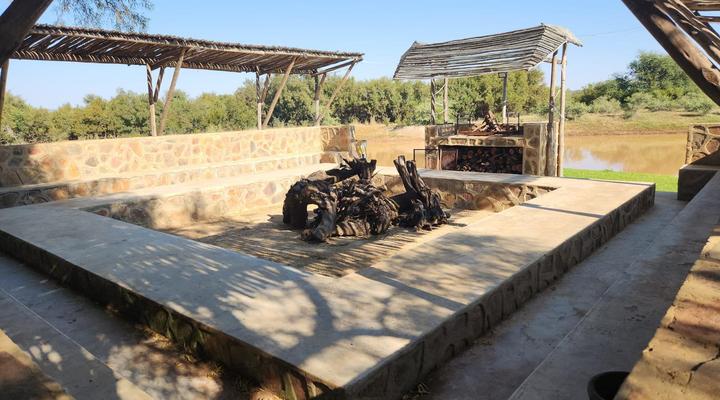 Rocking Giraffe Bush Lodge