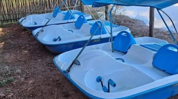 Rocking Giraffe Bush Lodge