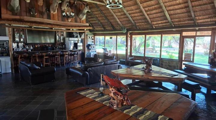 Rocking Giraffe Bush Lodge