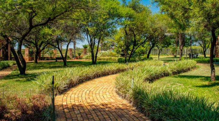 Mela Luxury Game Lodge