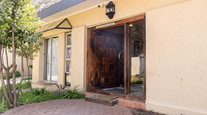 Ikhutse Manor Guest House