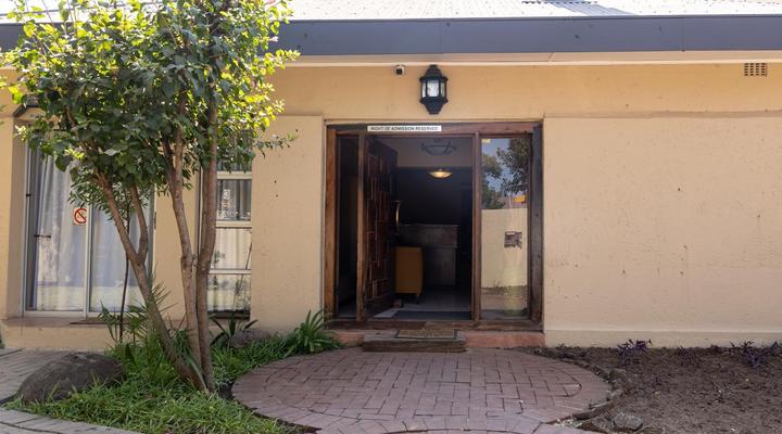 Ikhutse Manor Guest House