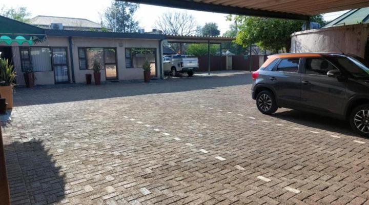 Ikhutse Manor Guest House