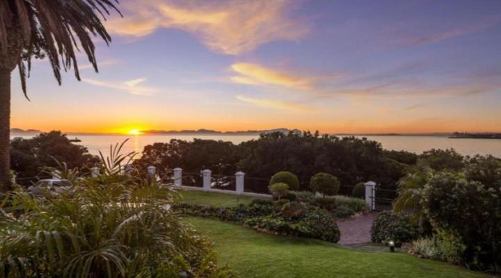 Manor on the Bay Loadshedding-free Guesthouse