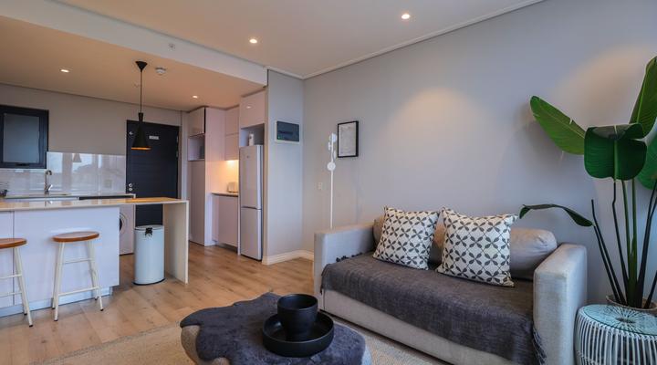 Sixteen on Bree 1425 by CTHA