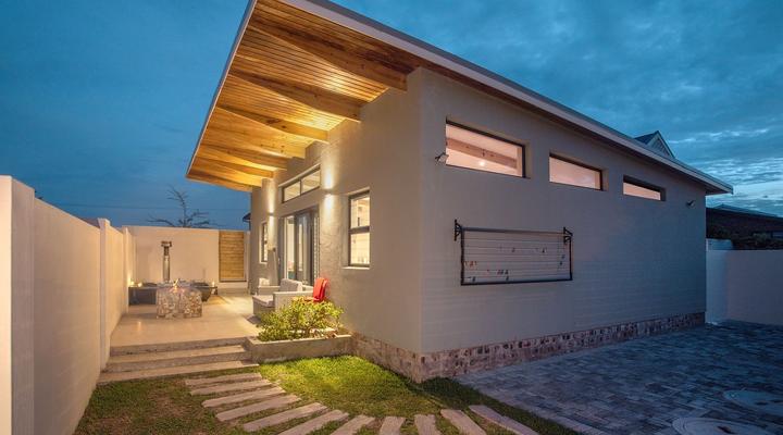 Mountain and Sea House and Cottage