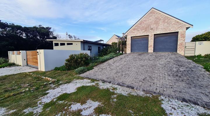 Mountain and Sea House and Cottage