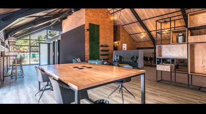 Outerspaces - 1 bedroom Luxurious Apartment in Sandton