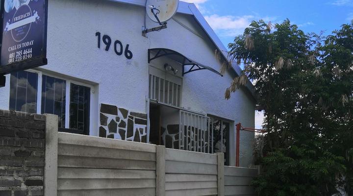 Leone Paris Homestay