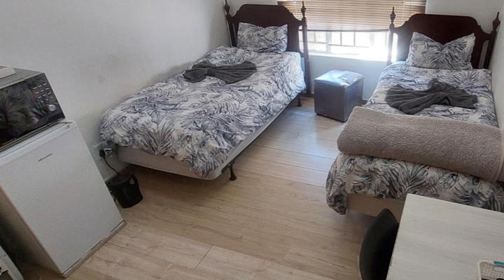 Leone Paris Homestay