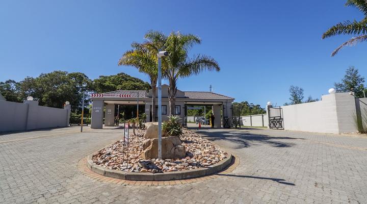 Mount Castleton: Luxurious 4-Star Graded Apartment