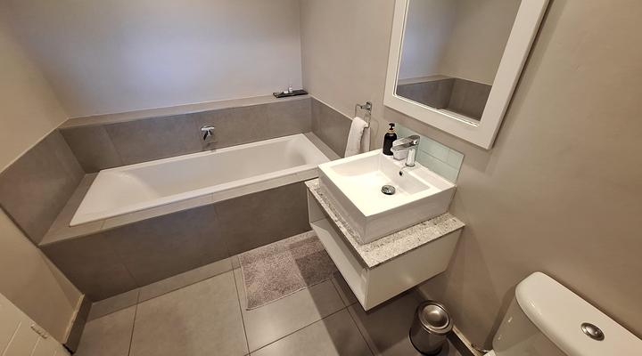 Mount Castleton: Luxurious 4-Star Graded Apartment