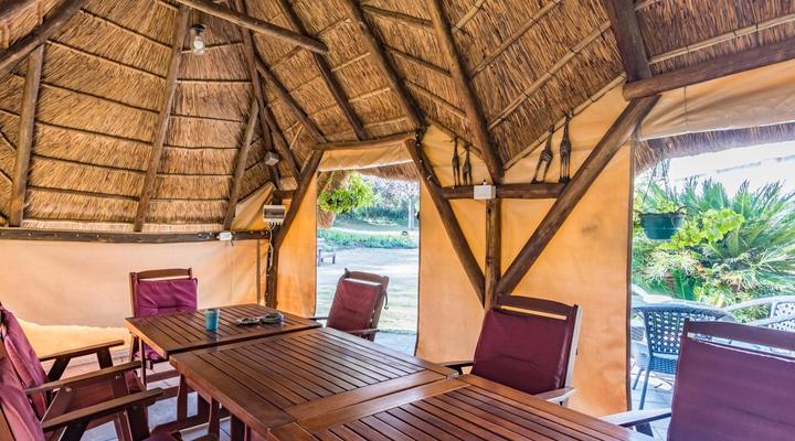 Ipe Tombe Guest Lodge