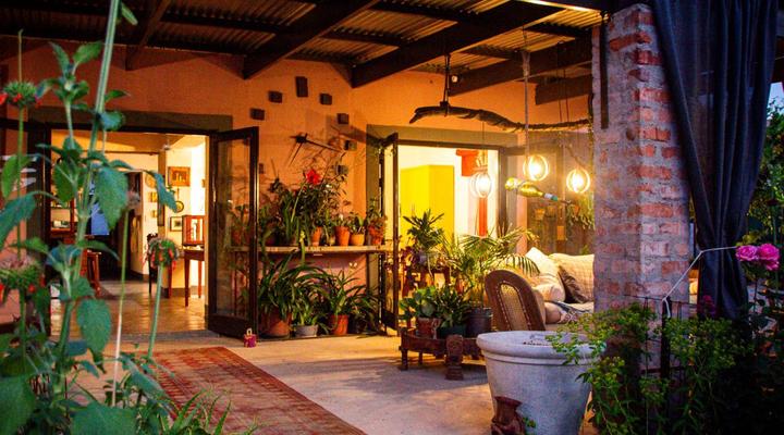 Ebonymoon Guest House & Studio