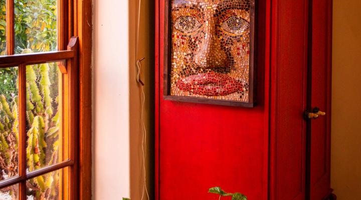 Ebonymoon Guest House & Studio