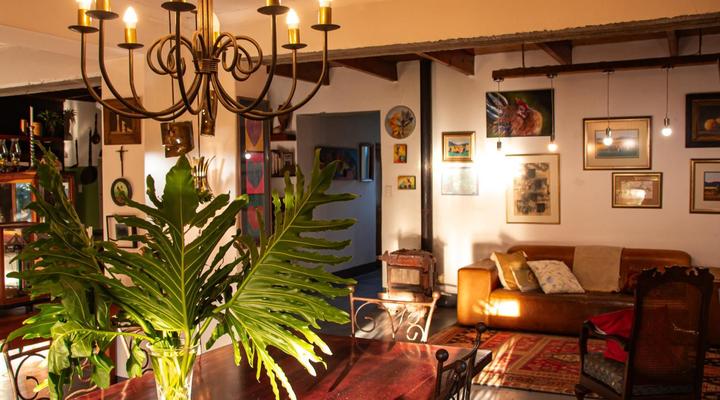 Ebonymoon Guest House & Studio