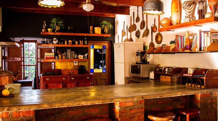 Ebonymoon Guest House & Studio