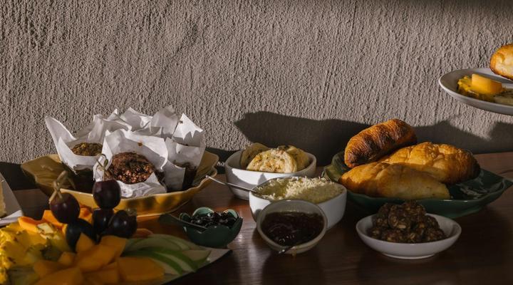 Under Oaks - The Vineyard Suites