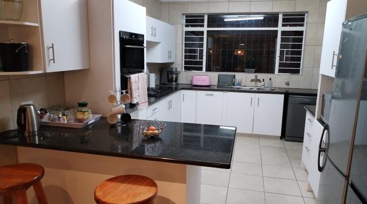 Paulshof Guesthouse - Kingsway Bed and Breakfast