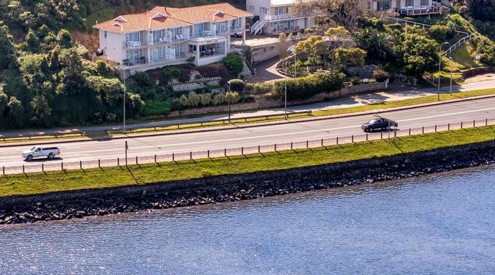 Phoenix Lodge and Waterside Accommodation