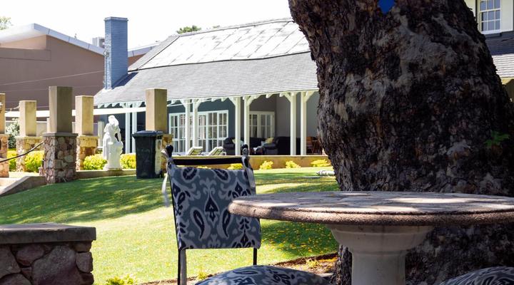 Treehouse on Maple B&B