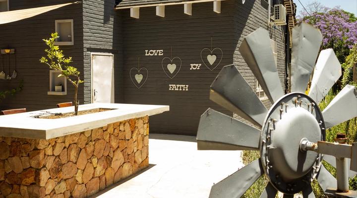 Treehouse on Maple B&B