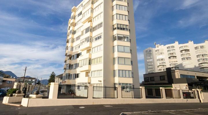 Romilly 32 Beachfront