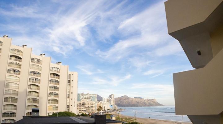 Romilly 32 Beachfront