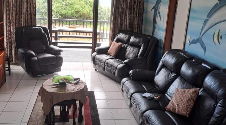 Deep Blue Guesthouse and Lodge