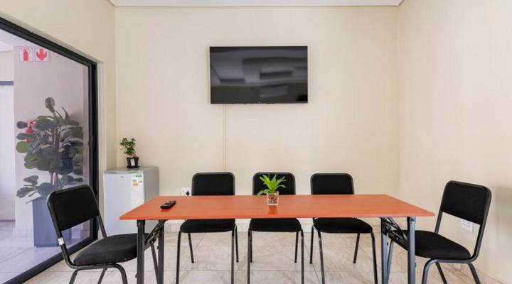 Emperor Lodge and Tours