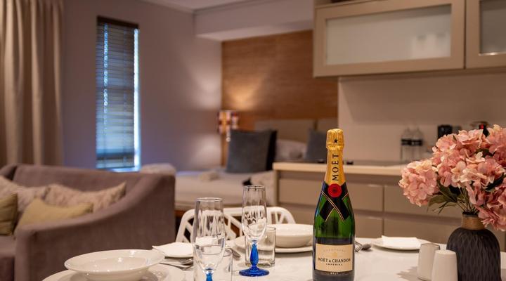 Luxury Gallery Apartment - Studio 106