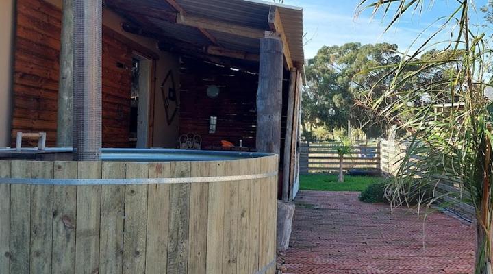 11 Mountain Stream Hot Tub Accommodation