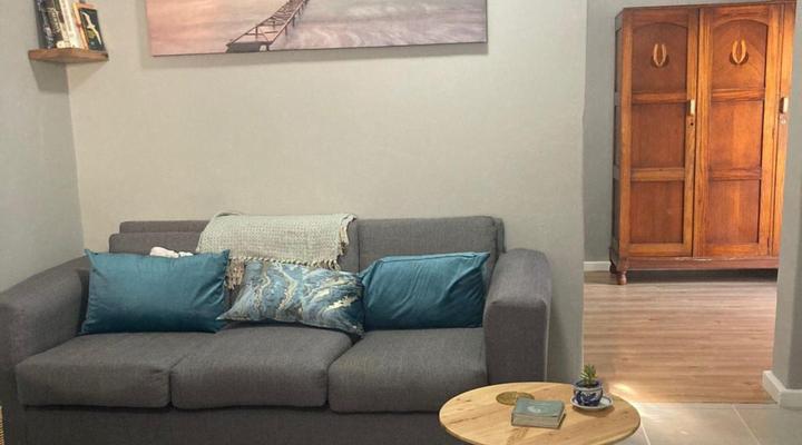 Tranquil Garden Cottage