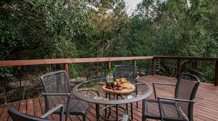 Bush Baby Valley Lodge