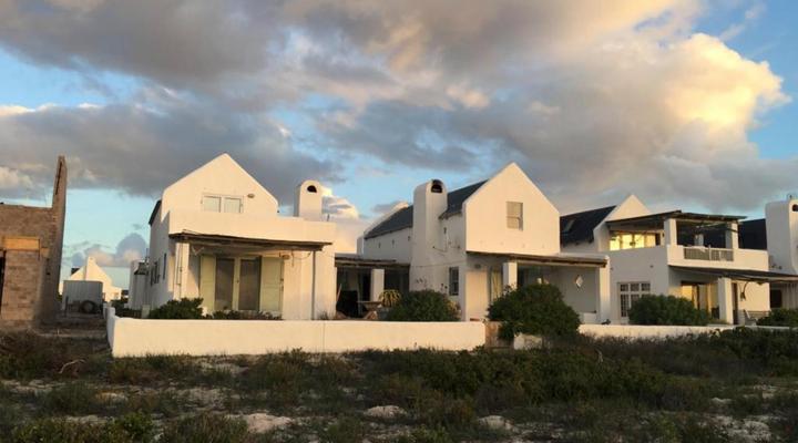 Skuurtjies – Beach Front Holiday