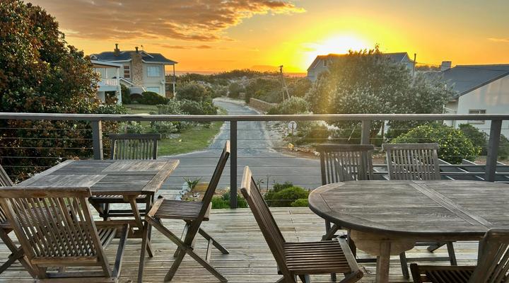 82 Steps to the Beach