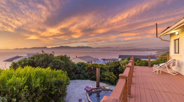 Guppy Huys Oceanfront Bungalow