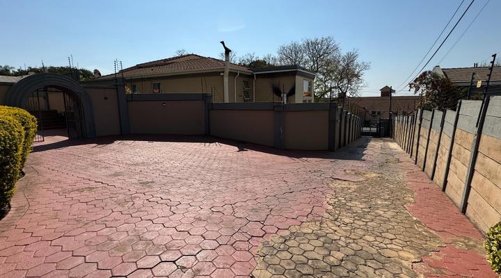 Leas Furnished Apartments - Waterkloof