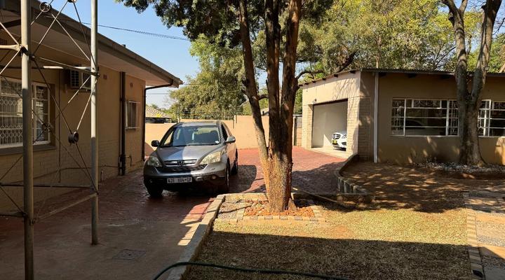 Leas Furnished Apartments - Waterkloof