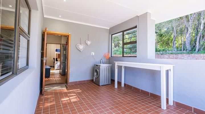 Victoria Bay Holiday Cottage