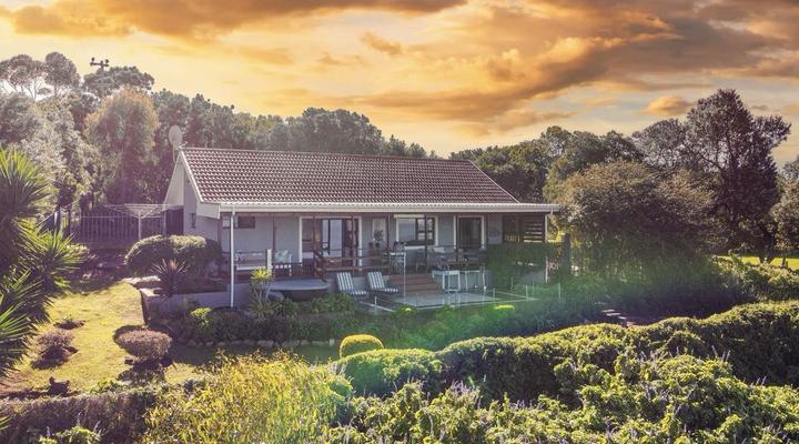 Victoria Bay Holiday Cottage