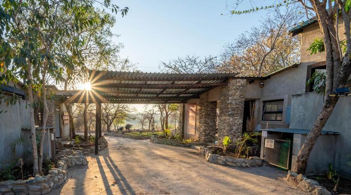Foxy Crocodile Bush Lodge & Kruger Safaris