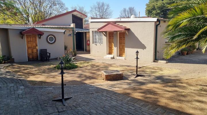 Airport Inn B&B and Emerald Guest House