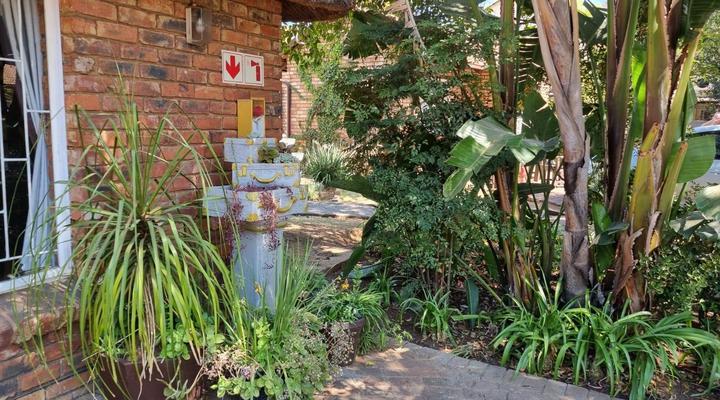 Airport Inn B&B and Emerald Guest House