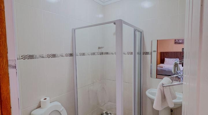 Lá Bronze Guest Lodge