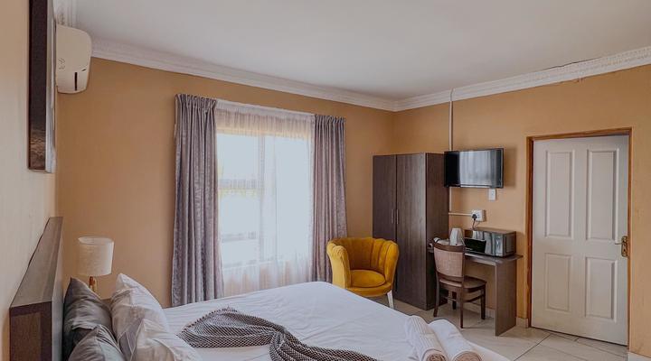 Lá Bronze Guest Lodge