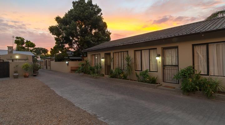 Inyathi Guest Lodge & Self-Catering