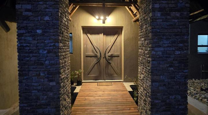 Inkolongwane Bush Lodge