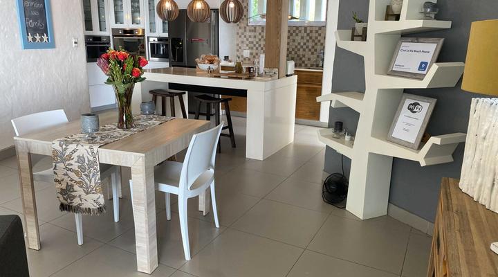 C'est La Vie Beach House